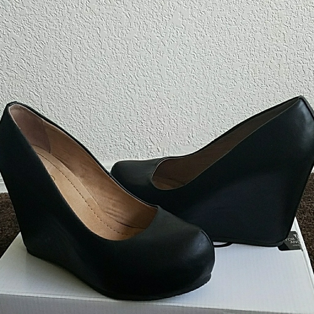 Cute Aldo Wedges!